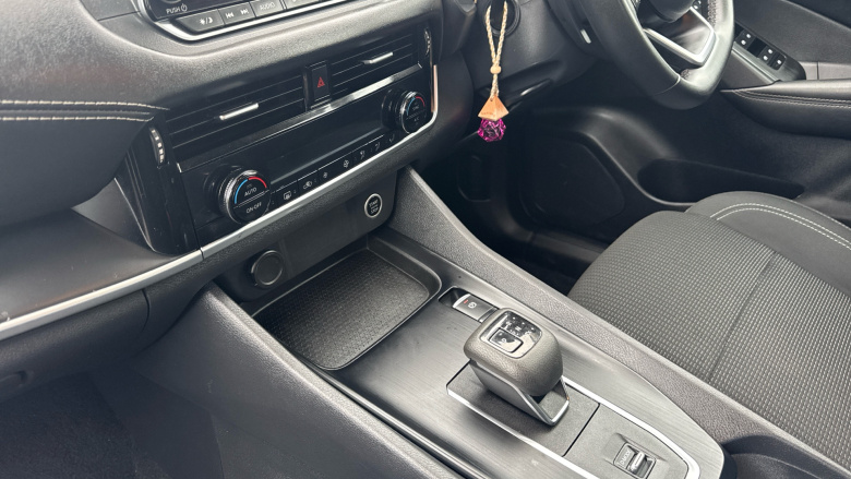 Nissan Qashqai 1.3 DiG-T MH 158 Acenta Premium 5dr Xtronic Petrol Hatchback